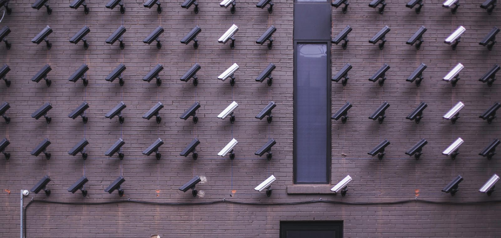 Caméra de surveillance vraies et fausses - Fausses caméras de sécurité = fausse bonne idée