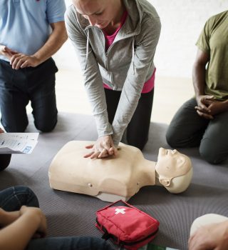 Groupe de personnes participant à une formation SST